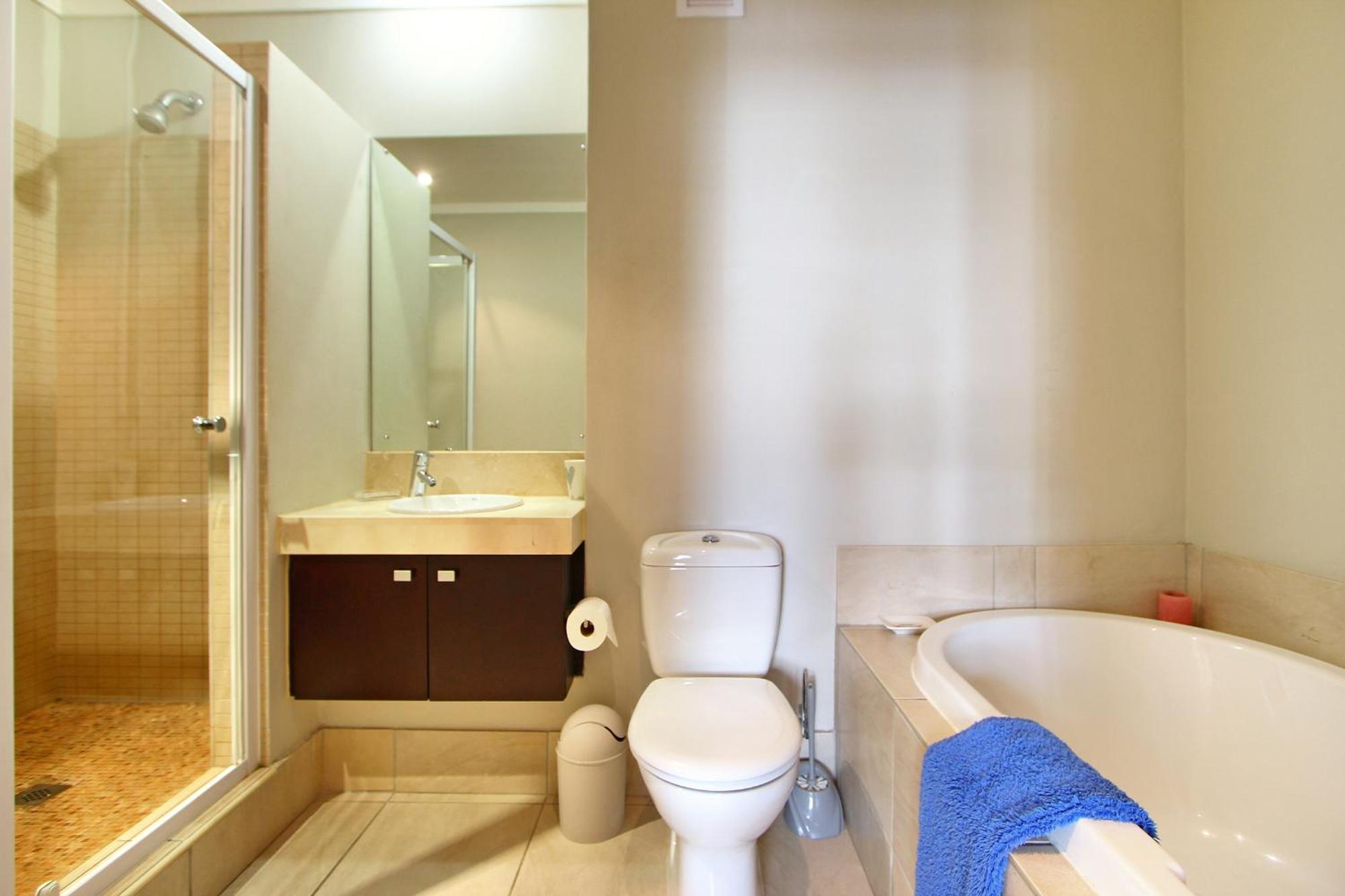 Full Power, Central, Walk To Restaurants & Waterfront, Pool & Ac Apartment